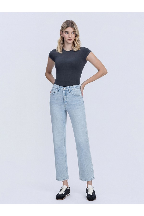 SUPER HIGH RISE LIGHT WASH TAPERED ...